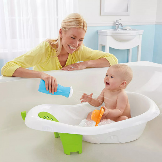 حمام من 4 مراحل لحديثي الولادة إلى طفل رضيع