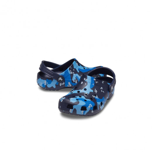 حذاء كلاسيك كامو للأولاد ، لون أزرق ، مقاس 30-31 من كروكس