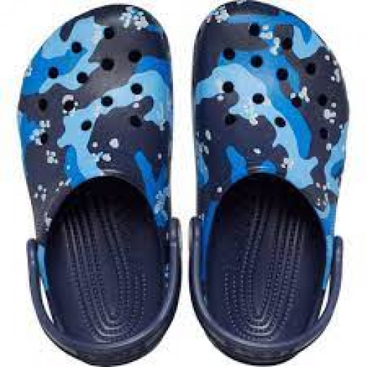 حذاء كلاسيك كامو للأولاد ، لون أزرق ، مقاس 32-33 من كروكس